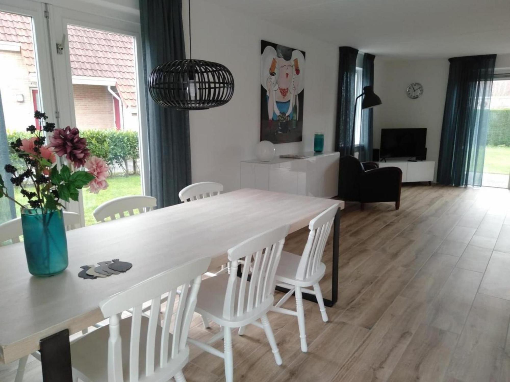 Vakantiehuis Amazing With Garden